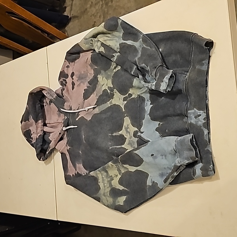 Womens medium Tie dye hoodie. Super cute. BUCKLE